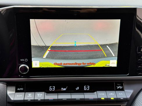 Used 2025 Toyota Camry SE w/ Convenience Package image 24