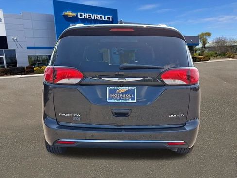 Used 2020 Chrysler Pacifica Limited FWD image 24