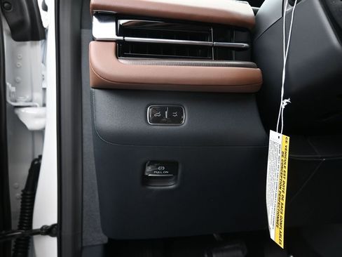 New 2026 Lincoln Navigator Reserve AWD/4WD image 12