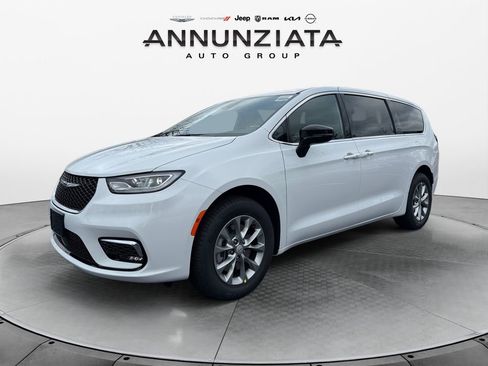 New 2026 Chrysler Pacifica Select image 1