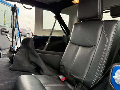 Used 2014 Jeep Wrangler Unlimited Rubicon w/ Dual Top Group image 16