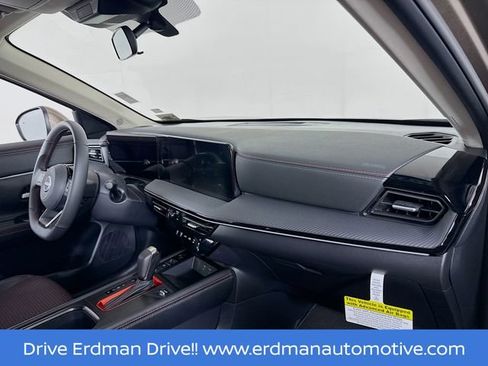 Certified 2025 Nissan Kicks SR image 24