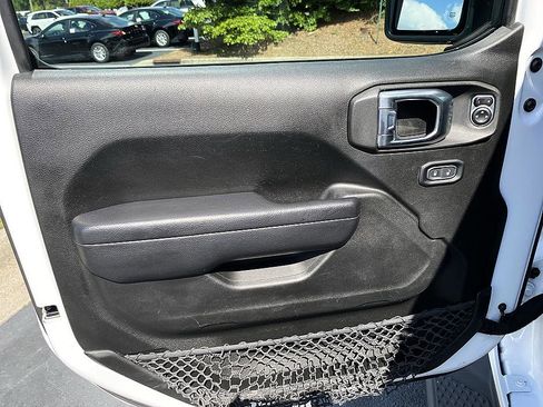 Used 2023 Jeep Gladiator Sport AWD/4WD image 9