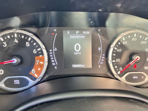 Used 2020 Jeep Renegade Sport w/ Sport Appearance Group image 11