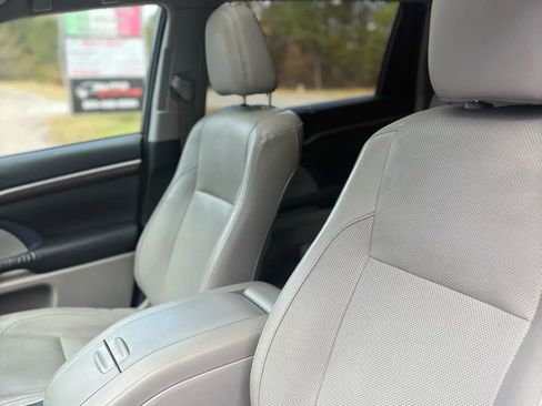 Used 2015 Toyota Highlander Limited Platinum image 46