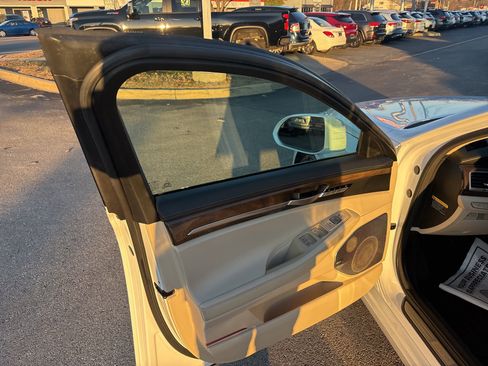 Used 2018 Genesis G90 3.3T Premium image 26