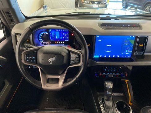 Used 2023 Ford Bronco Badlands image 11