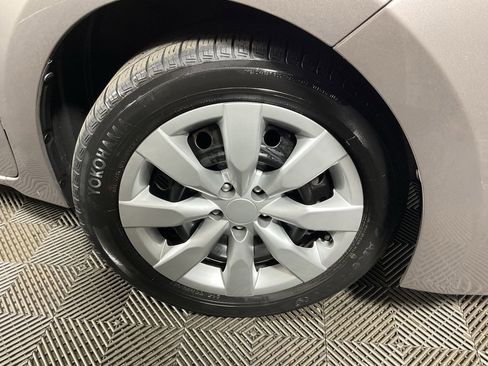 Used 2014 Toyota Corolla L image 35