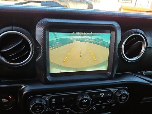 Used 2020 Jeep Wrangler Unlimited Sahara image 15