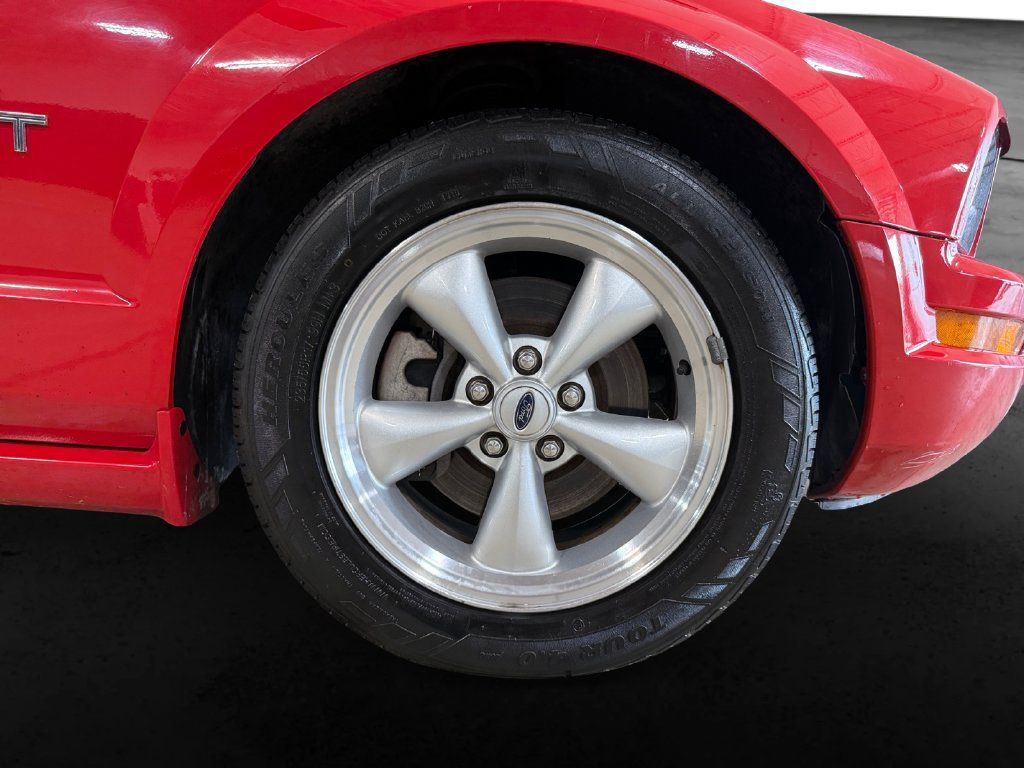 Used 2005 Ford Mustang GT RWD image 12