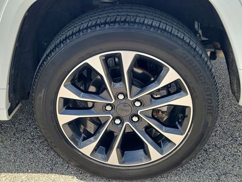 Used 2022 Jeep Grand Cherokee Overland w/ Luxury Tech Group IV image 10