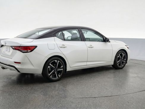 Used 2025 Nissan Sentra SV FWD image 9