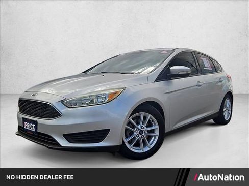 Used 2016 Ford Focus SE FWD image 1