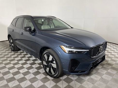 Used 2025 Volvo XC60 T8 Plus w/ Protection Package Premier AWD/4WD image 2
