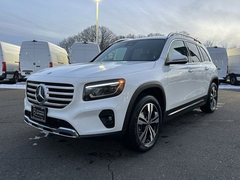 Used 2025 Mercedes-Benz GLB 250 4MATIC image 3