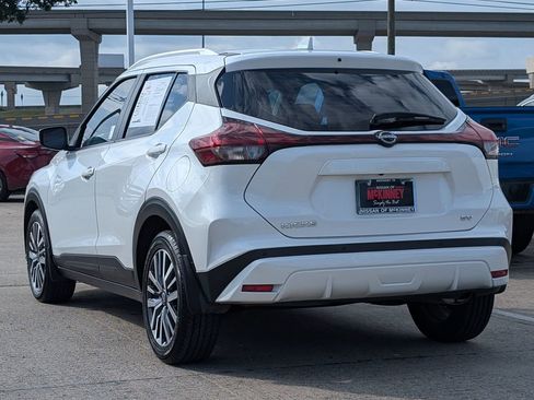 Used 2022 Nissan Kicks SV FWD image 4