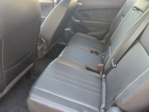 Used 2023 Volkswagen Tiguan SE w/ Panoramic Sunroof Package FWD image 24