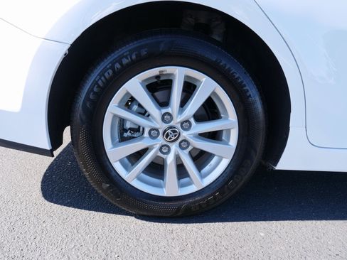 Used 2025 Toyota Camry LE image 11