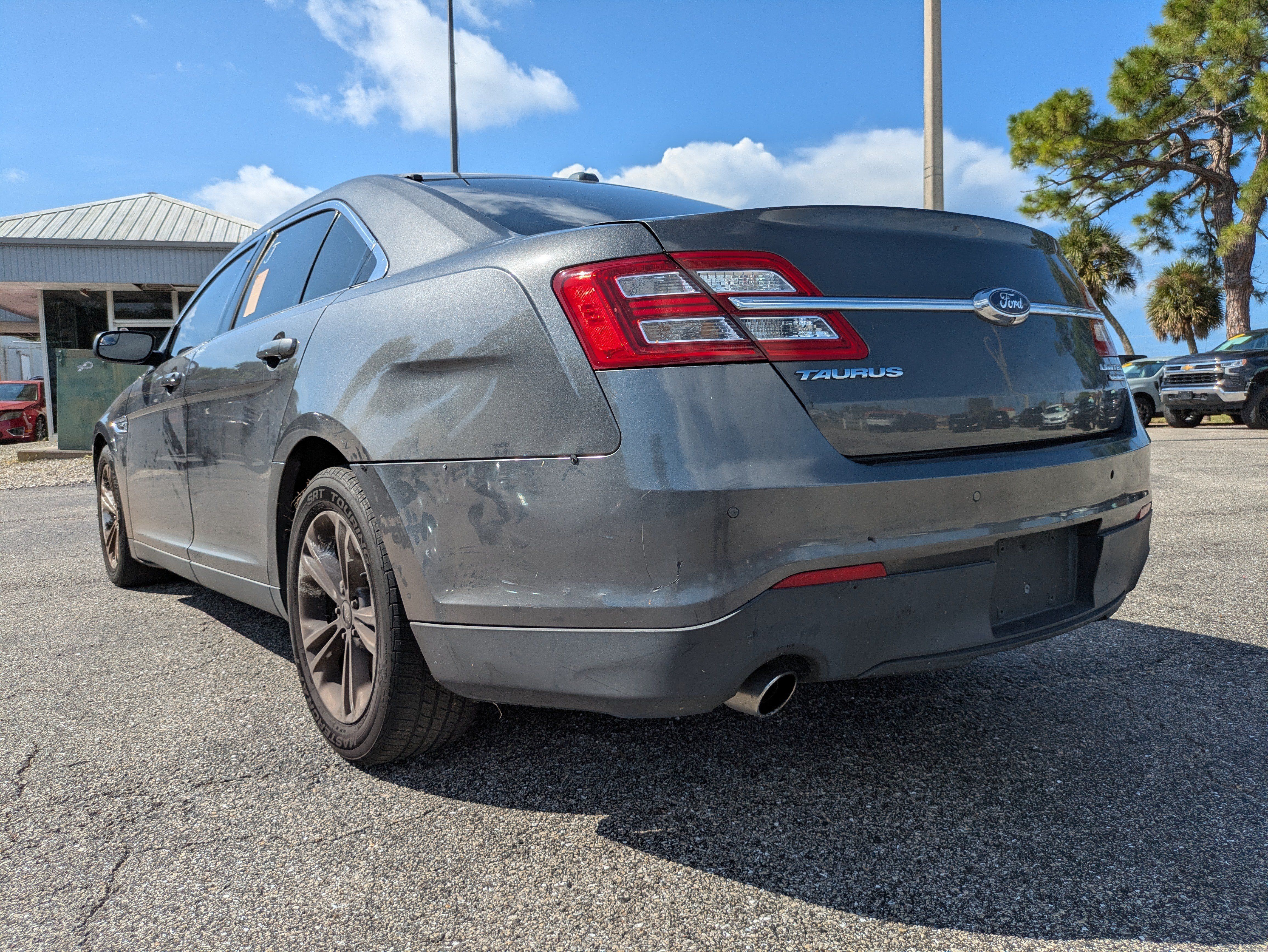 Used 2015 Ford Taurus SEL FWD image 6