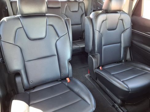 Used 2025 Kia Telluride S FWD image 21