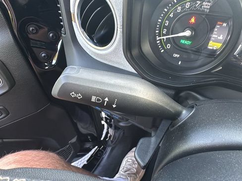Used 2025 Jeep Wrangler Unlimited Sahara AWD/4WD image 18