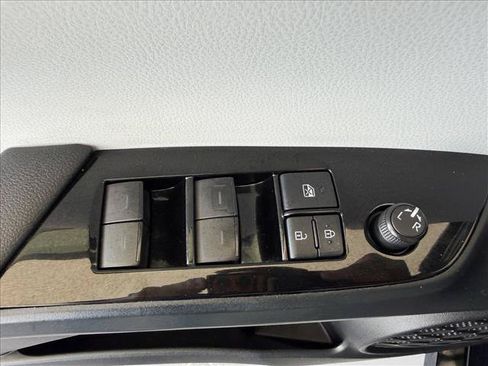 Used 2019 Toyota Prius Limited w/ Premium Convenience Package FWD image 15