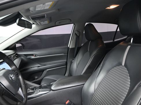 Certified 2020 Toyota Camry SE image 16