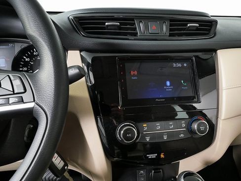 Used 2017 Nissan Rogue S image 12