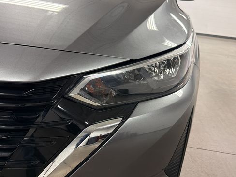 Used 2024 Nissan Sentra SV FWD image 11