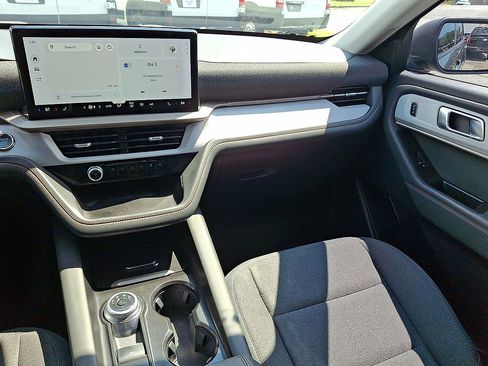 Certified 2025 Ford Explorer Active AWD/4WD image 11