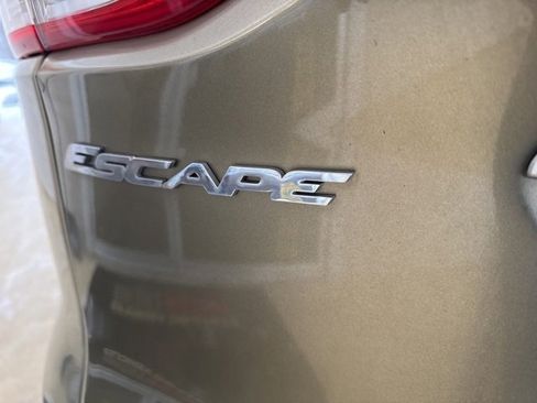 Used 2013 Ford Escape SEL image 32