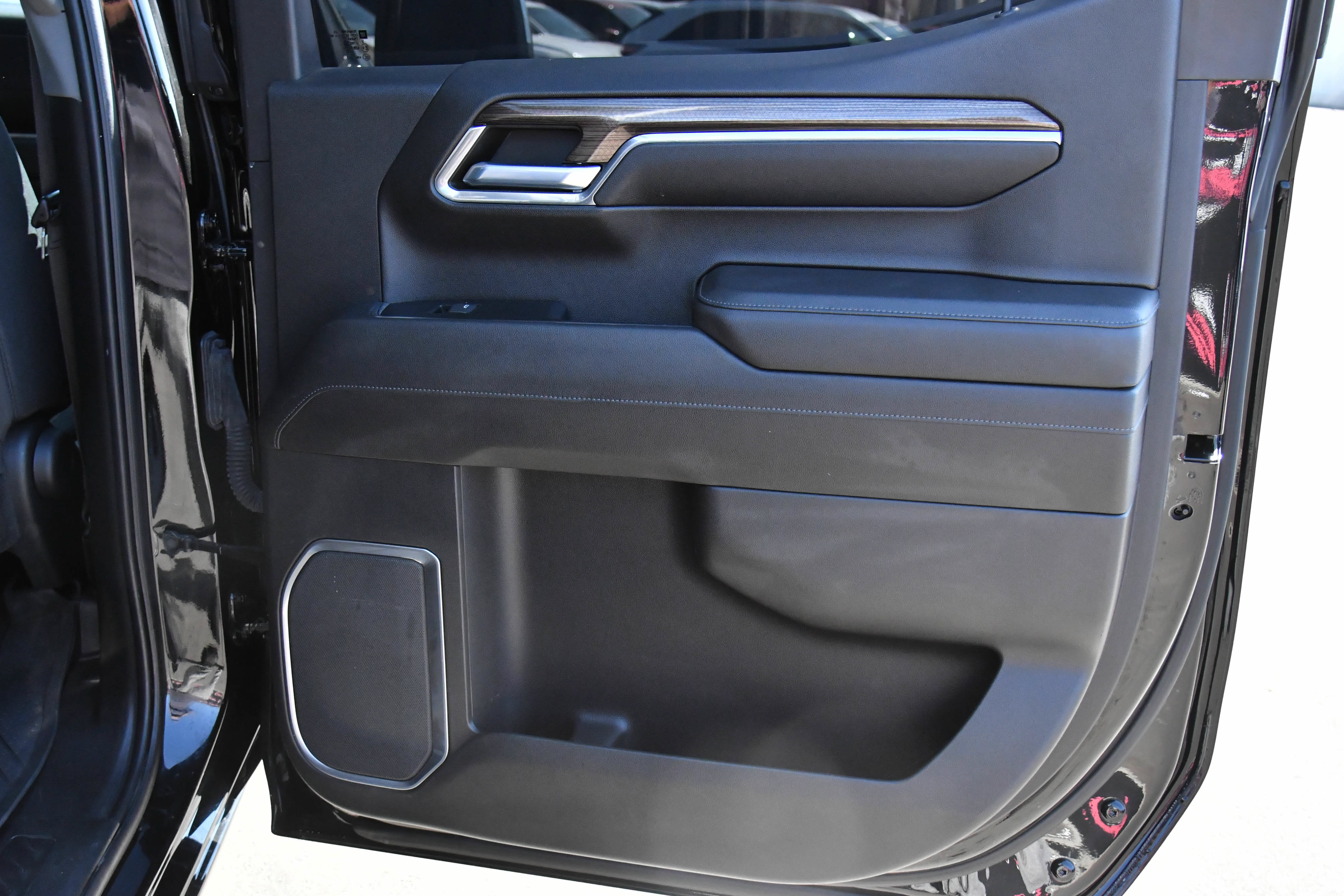 Used 2022 Chevrolet Silverado 1500 LT AWD/4WD image 42