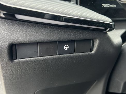 Used 2025 Nissan Kicks SR AWD/4WD image 13