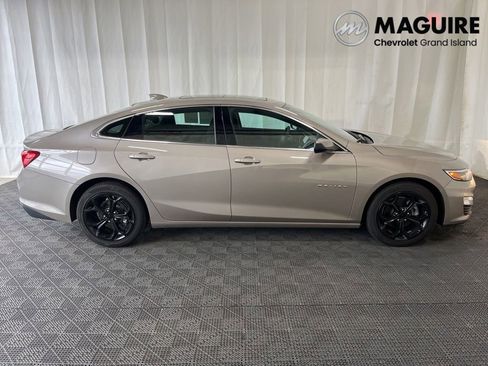 Used 2023 Chevrolet Malibu LT FWD image 2