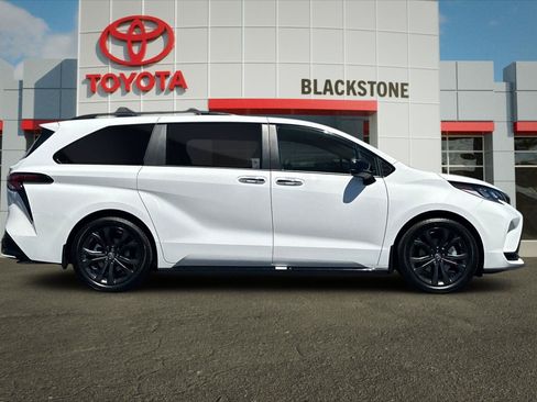 Certified 2026 Toyota Sienna XSE FWD image 2