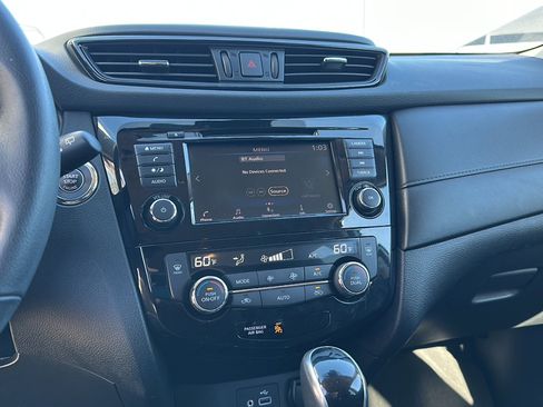 Used 2020 Nissan Rogue SV image 31