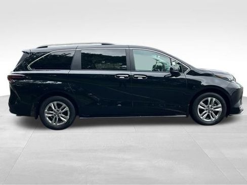 Used 2024 Toyota Sienna XLE w/ XLE Plus Package AWD/4WD image 11