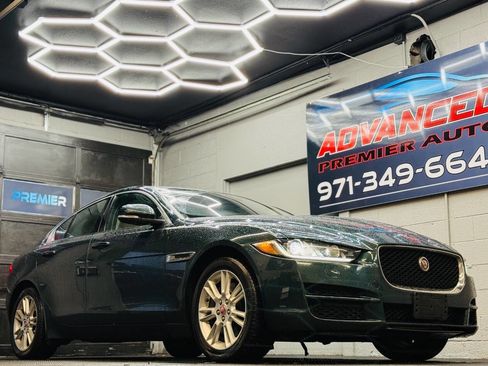 Used 2017 Jaguar XE Premium image 1