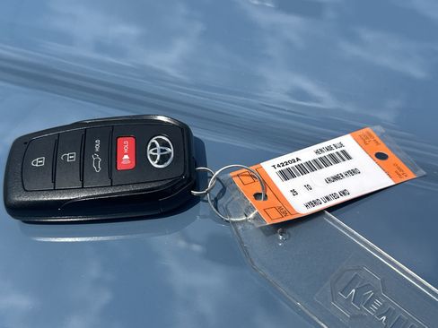 Certified 2025 Toyota 4Runner Limited AWD/4WD image 36
