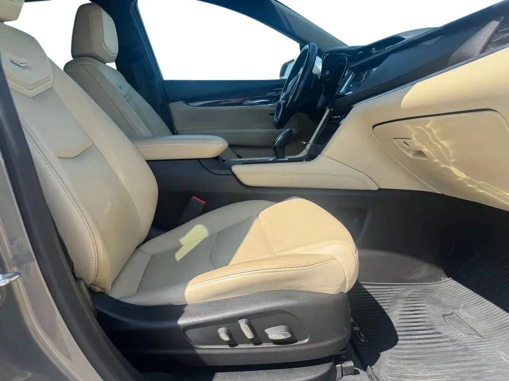 Used 2018 Cadillac XT5 Luxury w/ Driver Awareness Package FWD image 13