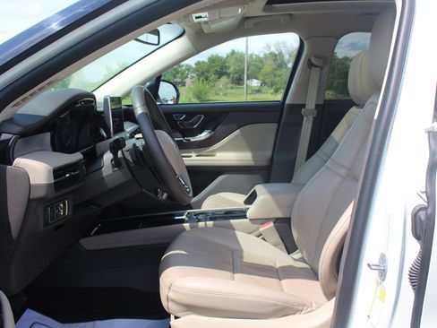 Used 2022 Lincoln Corsair AWD w/ Premium Package image 17