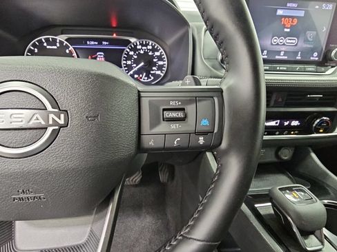 Used 2025 Nissan Rogue SV AWD/4WD image 24
