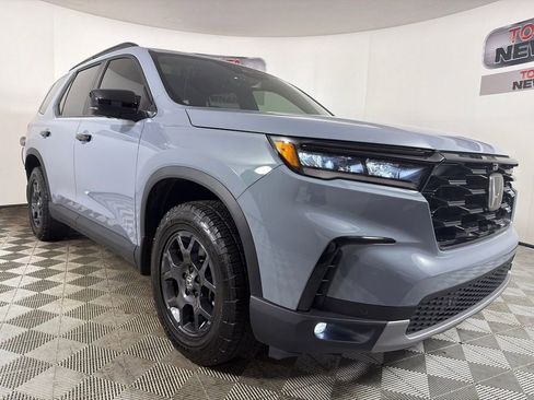 Used 2025 Honda Pilot TrailSport image 1