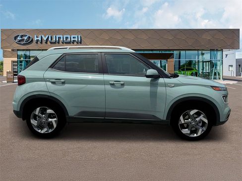New 2025 Hyundai Venue Limited image 9