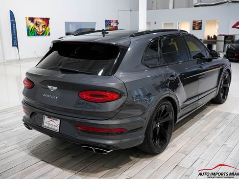 Used 2021 Bentley Bentayga AWD/4WD image 22