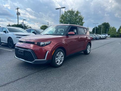 Used 2023 Kia Soul LX FWD image 6