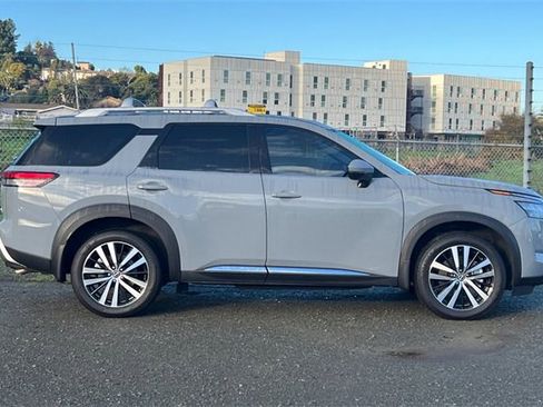 Used 2025 Nissan Pathfinder Platinum w/ Cargo Package image 3