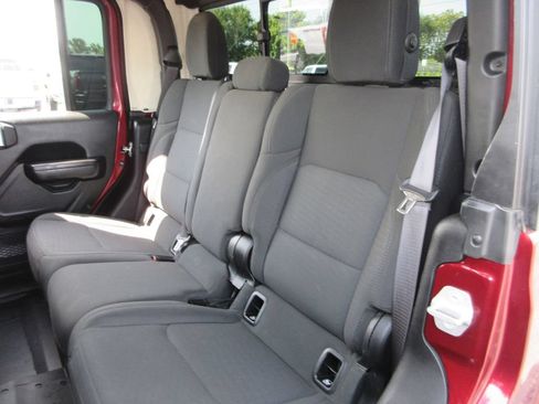 Used 2021 Jeep Gladiator Sport AWD/4WD image 20