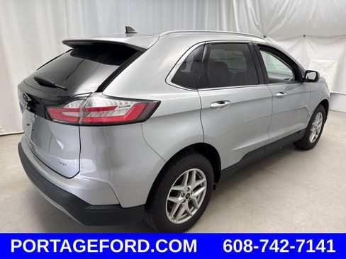 Certified 2024 Ford Edge SEL w/ Convenience Package AWD/4WD image 2