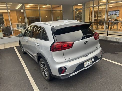 Used 2020 Kia Niro LXS image 3